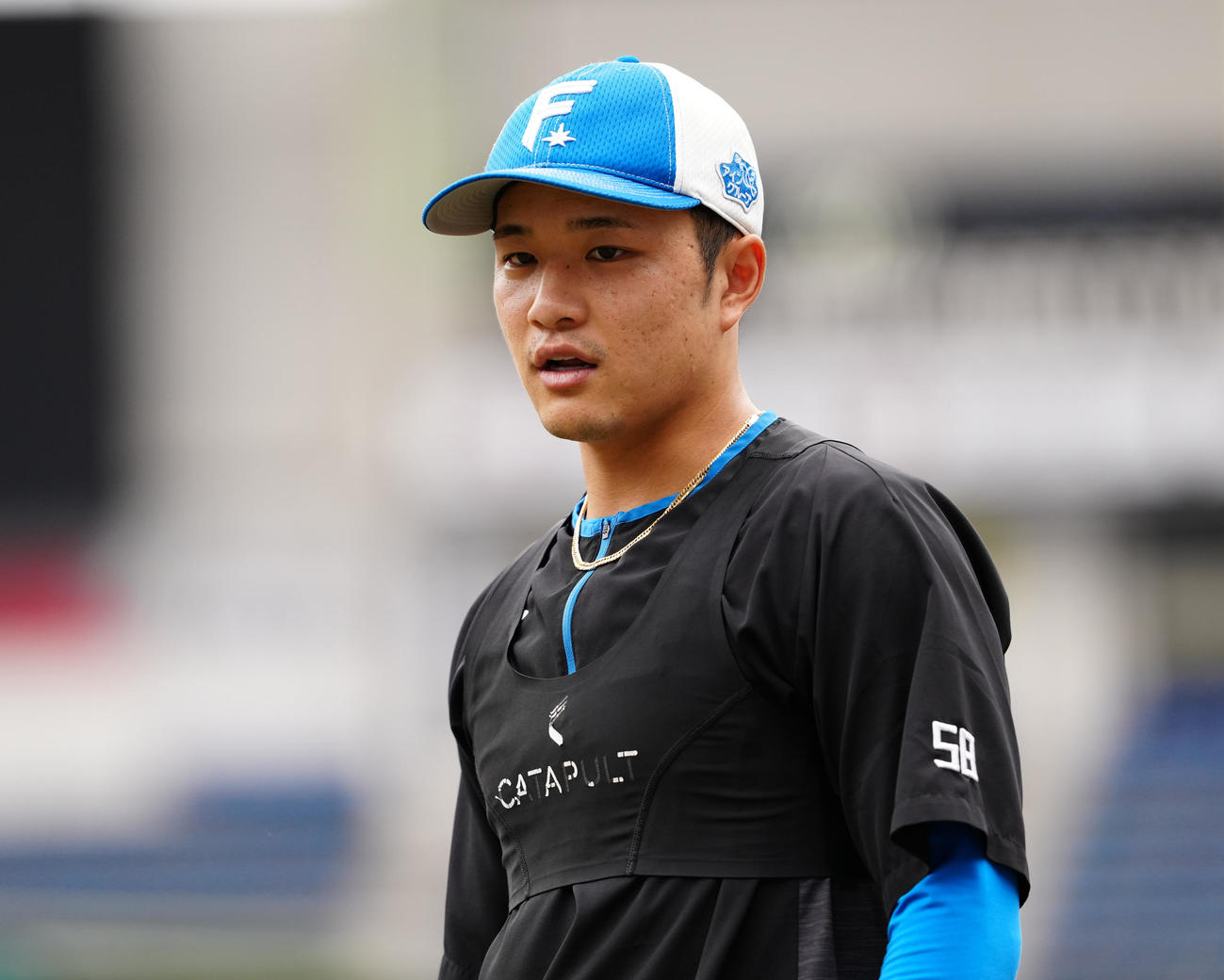 ロッテ対日本ハム　試合前練習に臨む日本ハム奈良間（撮影・鈴木みどり）