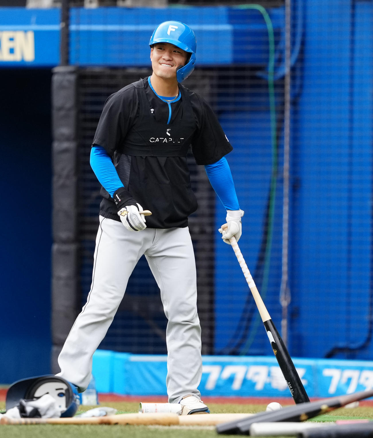 ロッテ対日本ハム　試合前練習に臨む日本ハム奈良間（撮影・鈴木みどり）
