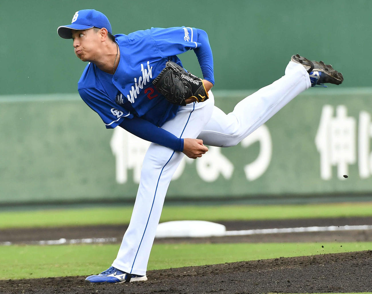 巨人対中日　中日先発の仲地（撮影・岩下翔太）