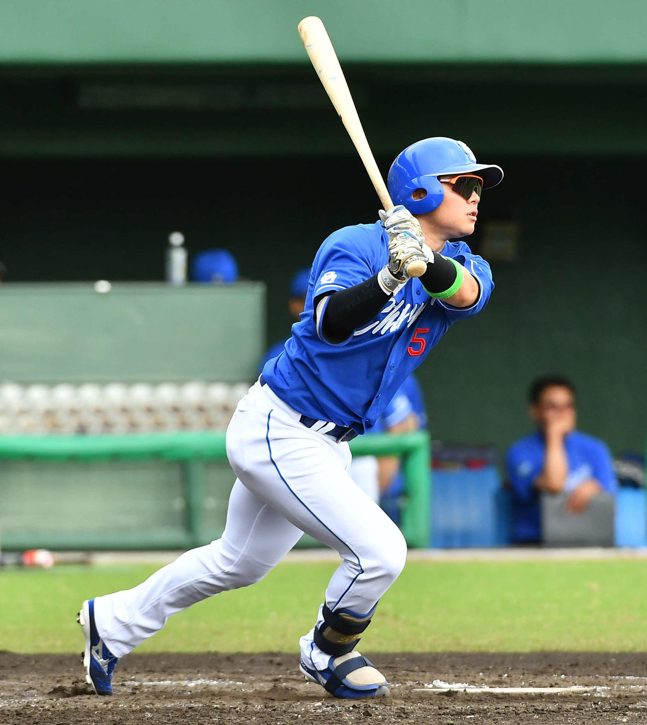 ファーム日本選手権巨人対中日　2回表中日1死一、三塁、村松は右越え適時二塁打を放つ（撮影・岩下翔太）