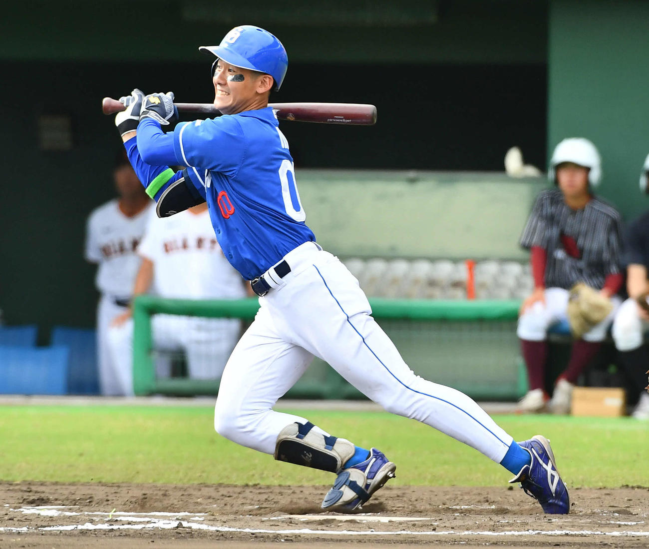 巨人対中日　6回表中日1死満塁、尾田は中前適時打を放つ（撮影・岩下翔太）