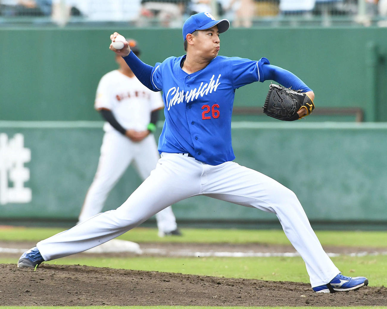 巨人対中日　中日先発の仲地（撮影・岩下翔太）