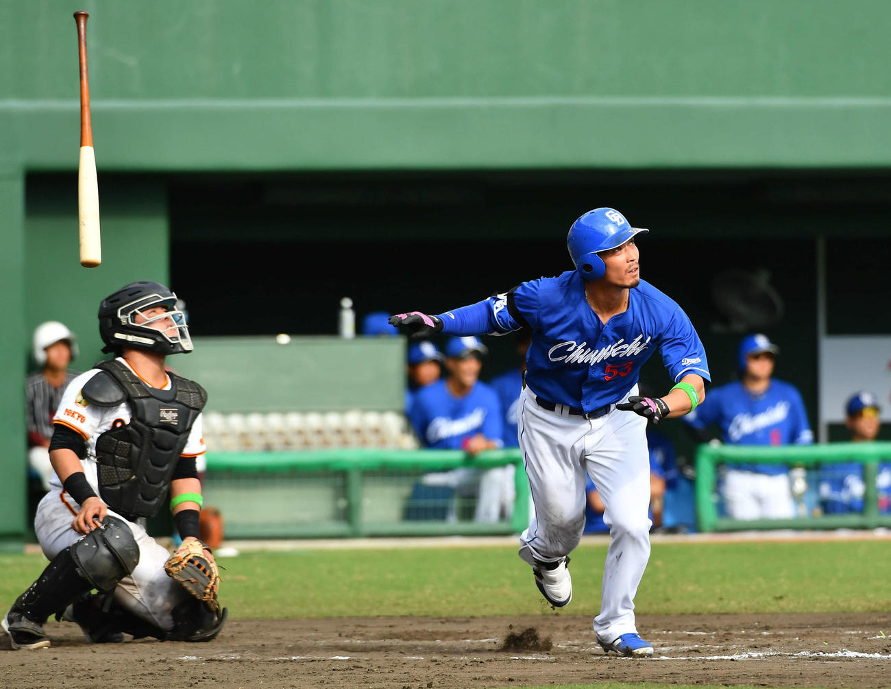 巨人対中日　7回表中日無死一塁、駿太は右越え2点本塁打を放つ（撮影・岩下翔太）
