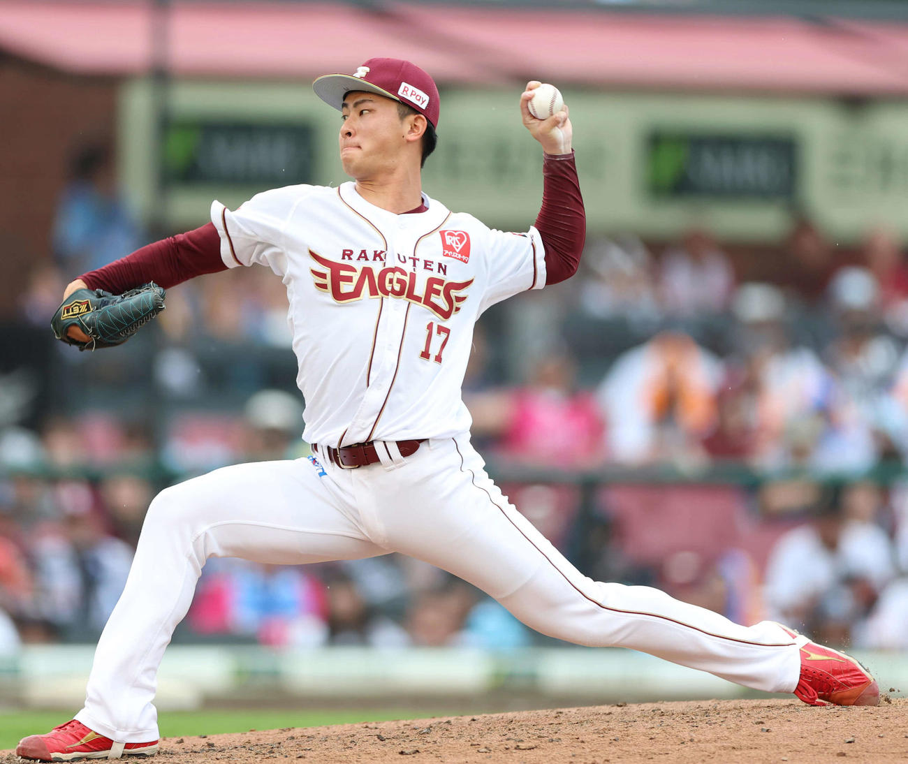 楽天対西武　6回表から登板し力投する楽天古謝（撮影・増田悦実）