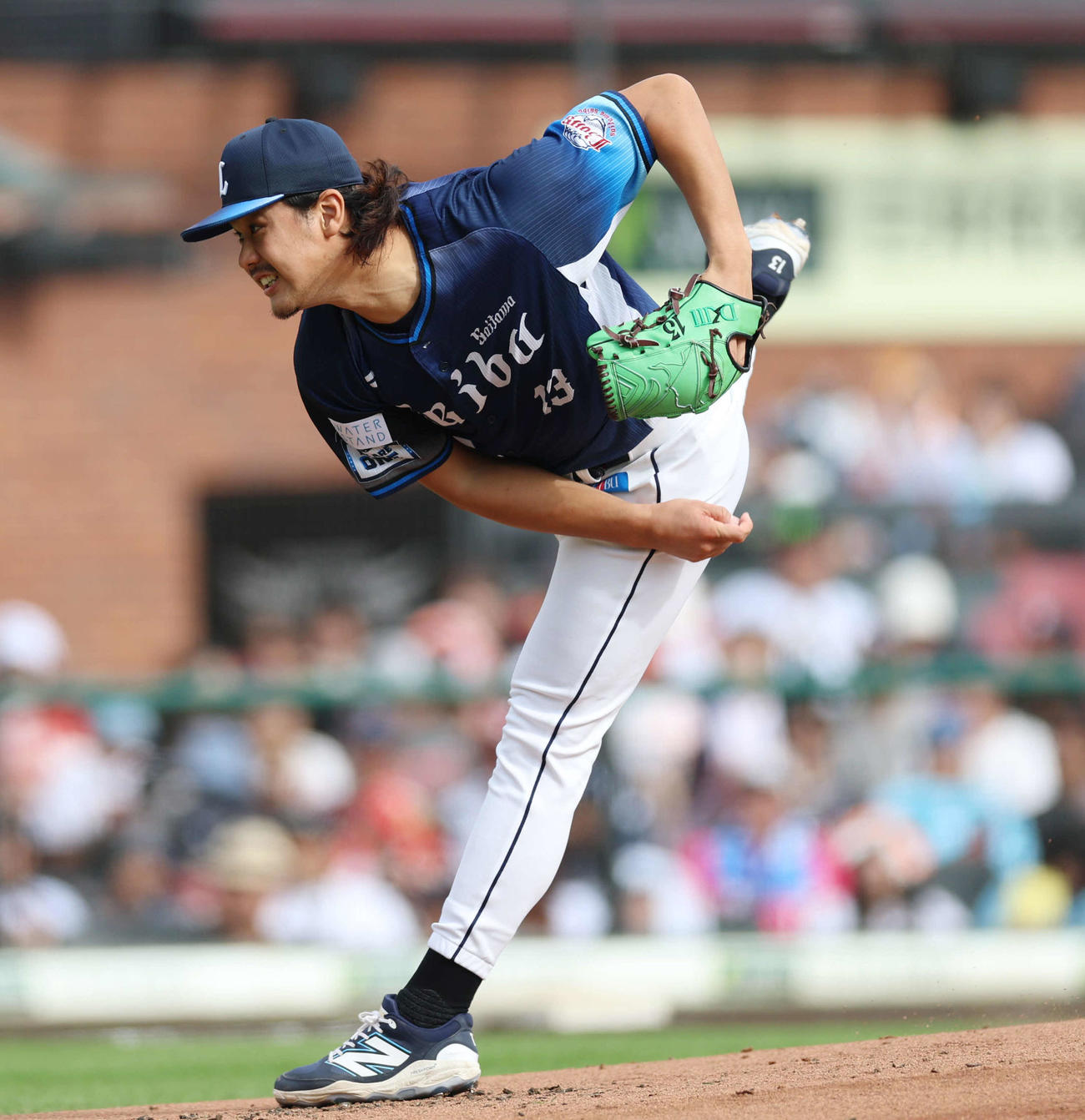 楽天対西武　先発し力投する西武高橋（撮影・増田悦実）