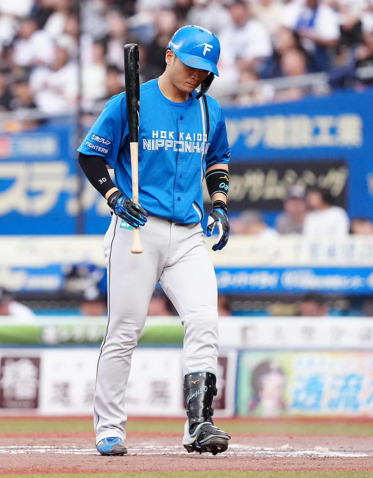 ロッテ対日本ハム　8回表日本ハム無死二塁、四球を選ぶ郡司（撮影・鈴木みどり）
