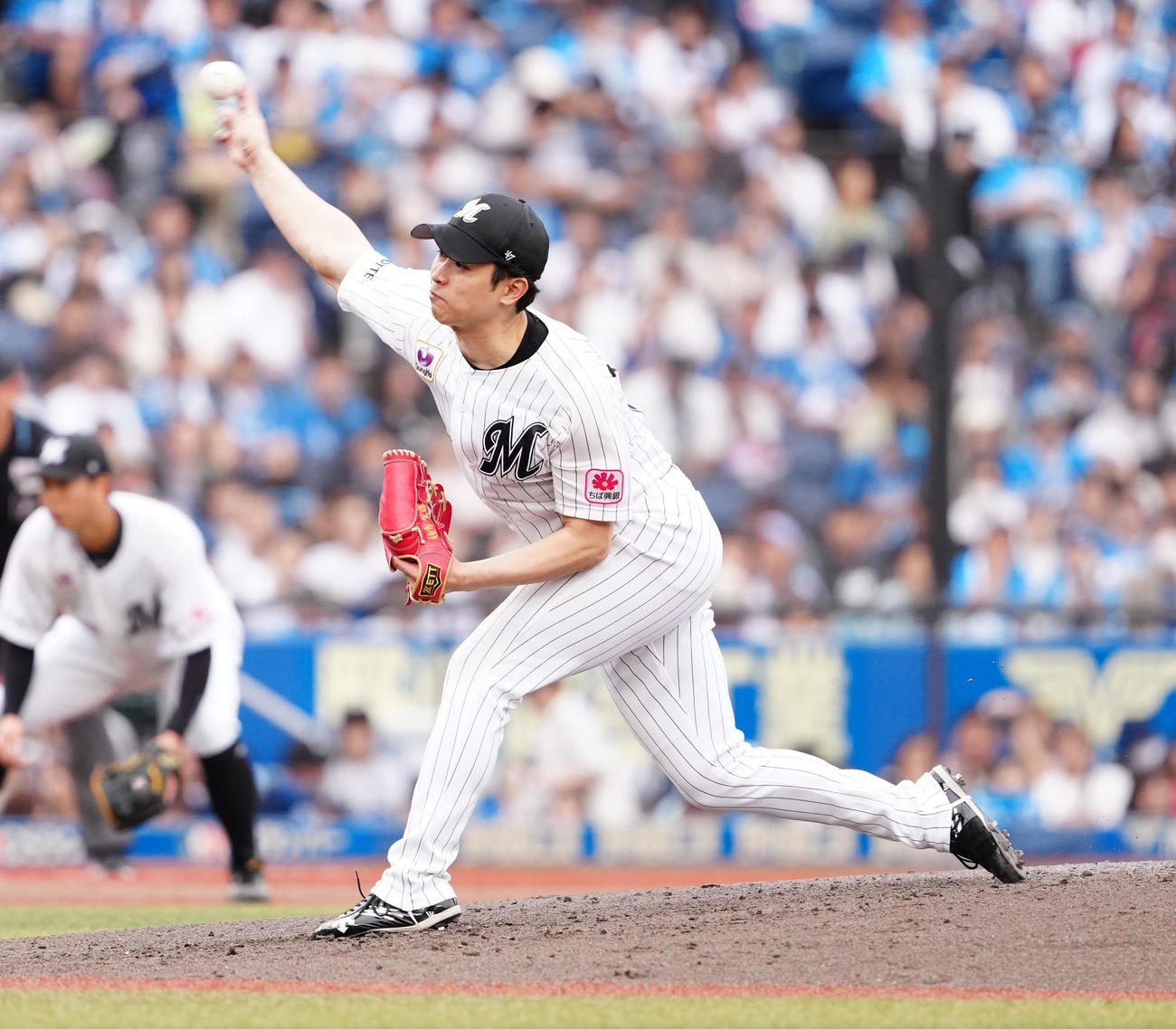ロッテ対日本ハム　先発し力投するロッテ種市（撮影・鈴木みどり）