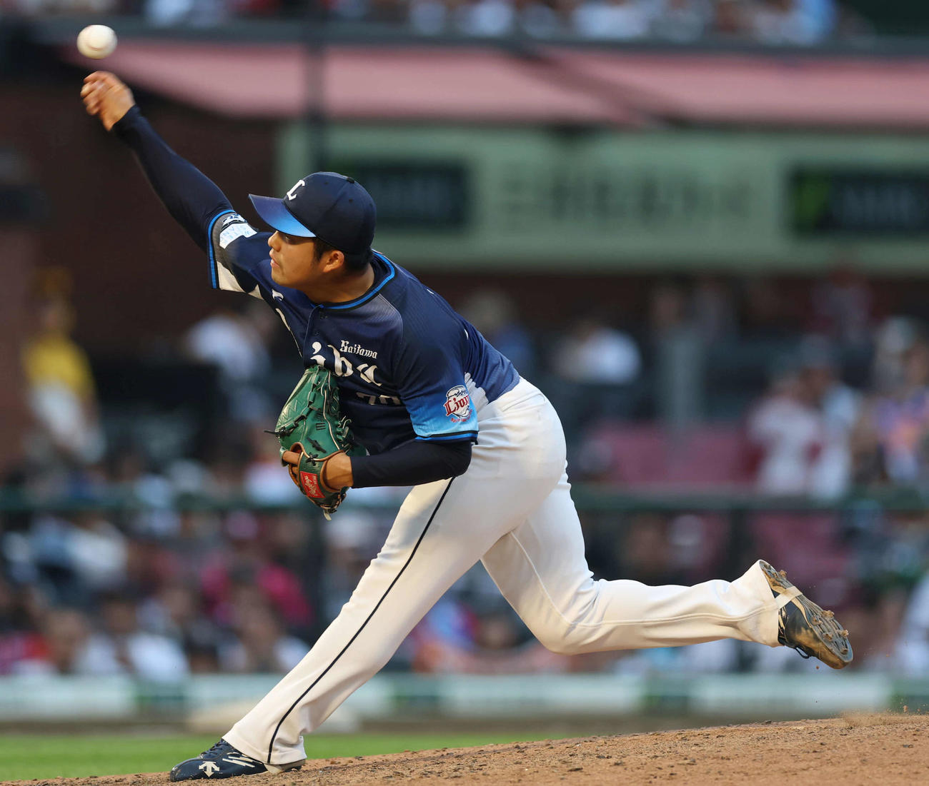 楽天対西武　8回裏から登板し力投する西武豆田（撮影・増田悦実）