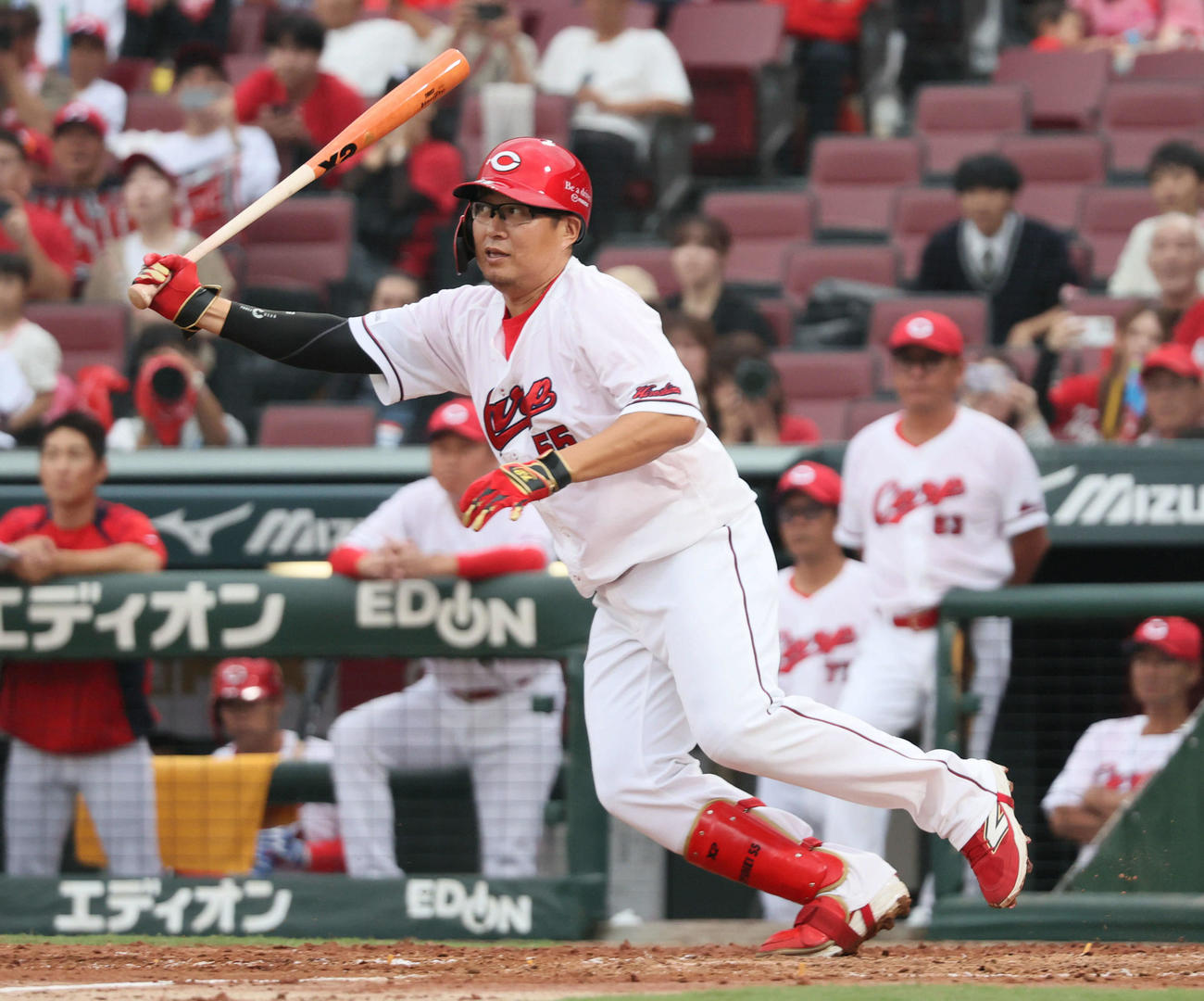 広島対ヤクルト　9回裏広島無死一塁、代打の松山は遊併打に終わる（撮影・加藤孝規）