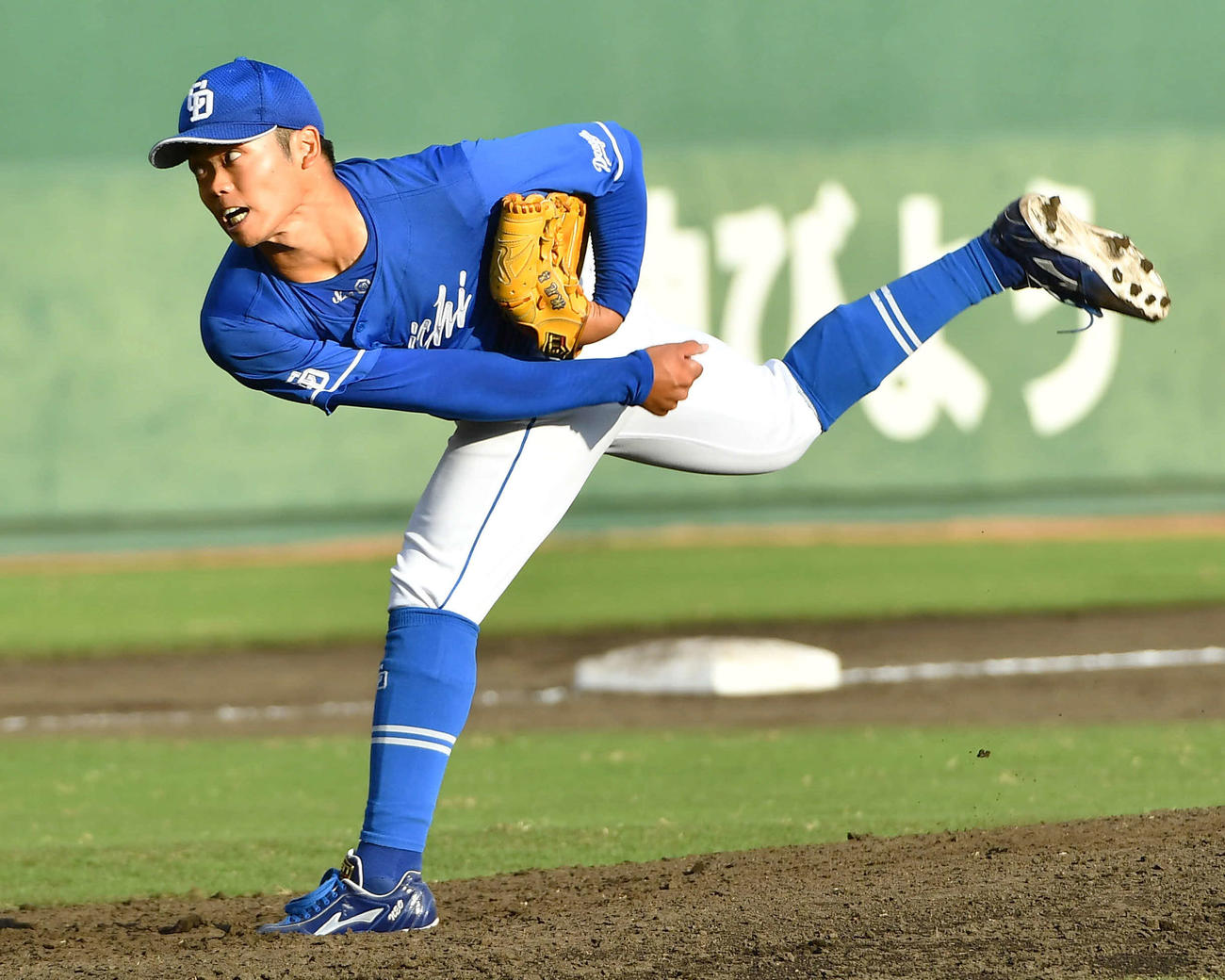 巨人対中日　9回裏巨人1死満塁から登板した、中日5番手の根尾（撮影・岩下翔太）