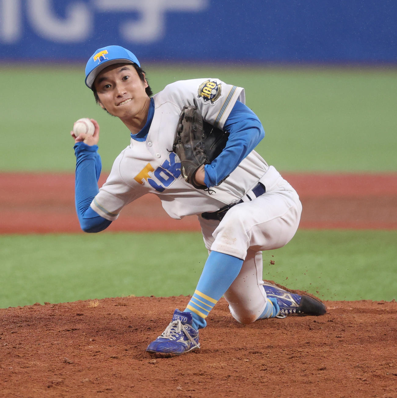 慶大対東大　8回から登板した東大・渡辺（撮影・柴田隆二）　　