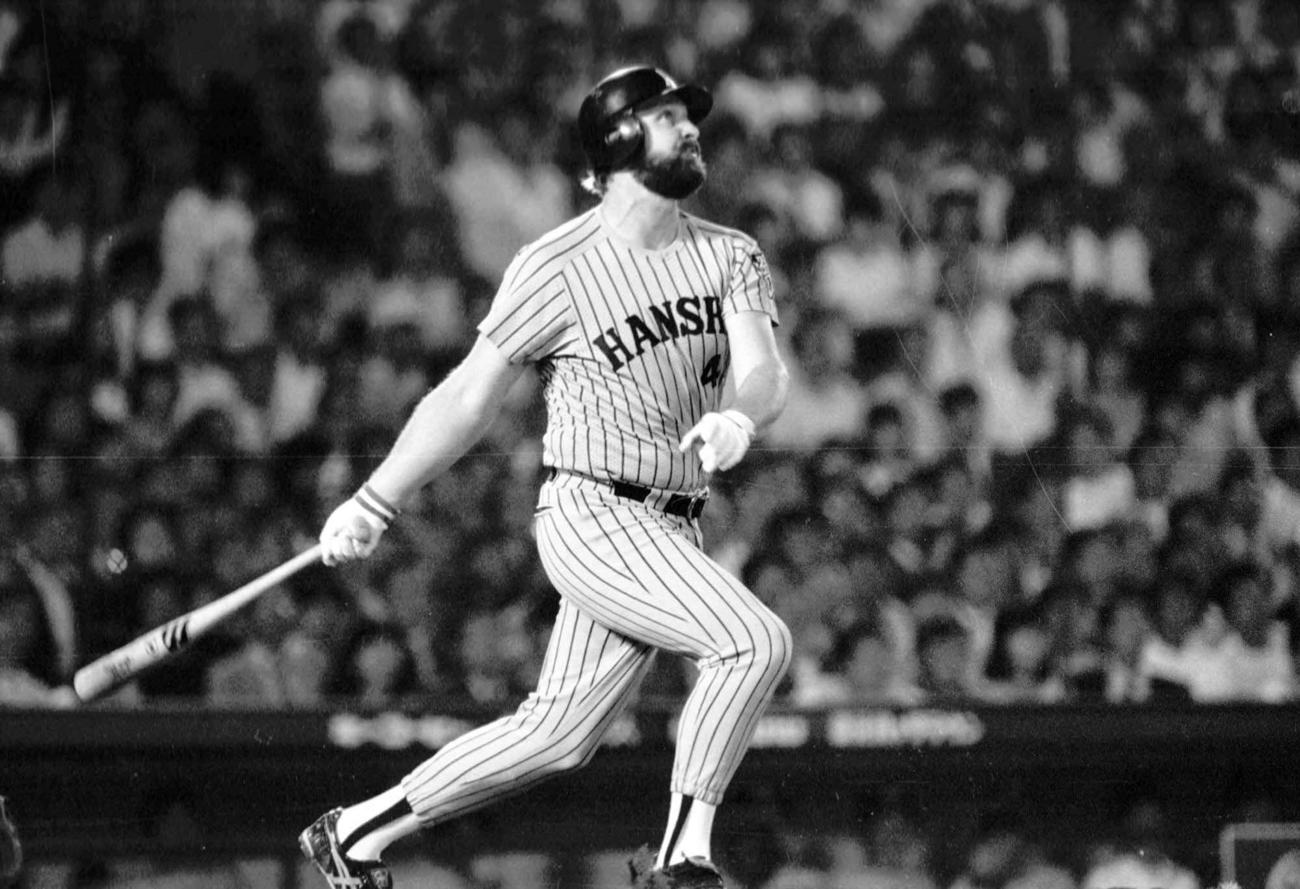 86年６月の巨人戦で、江川卓から7試合連続となる本塁打を放つランディ・バース