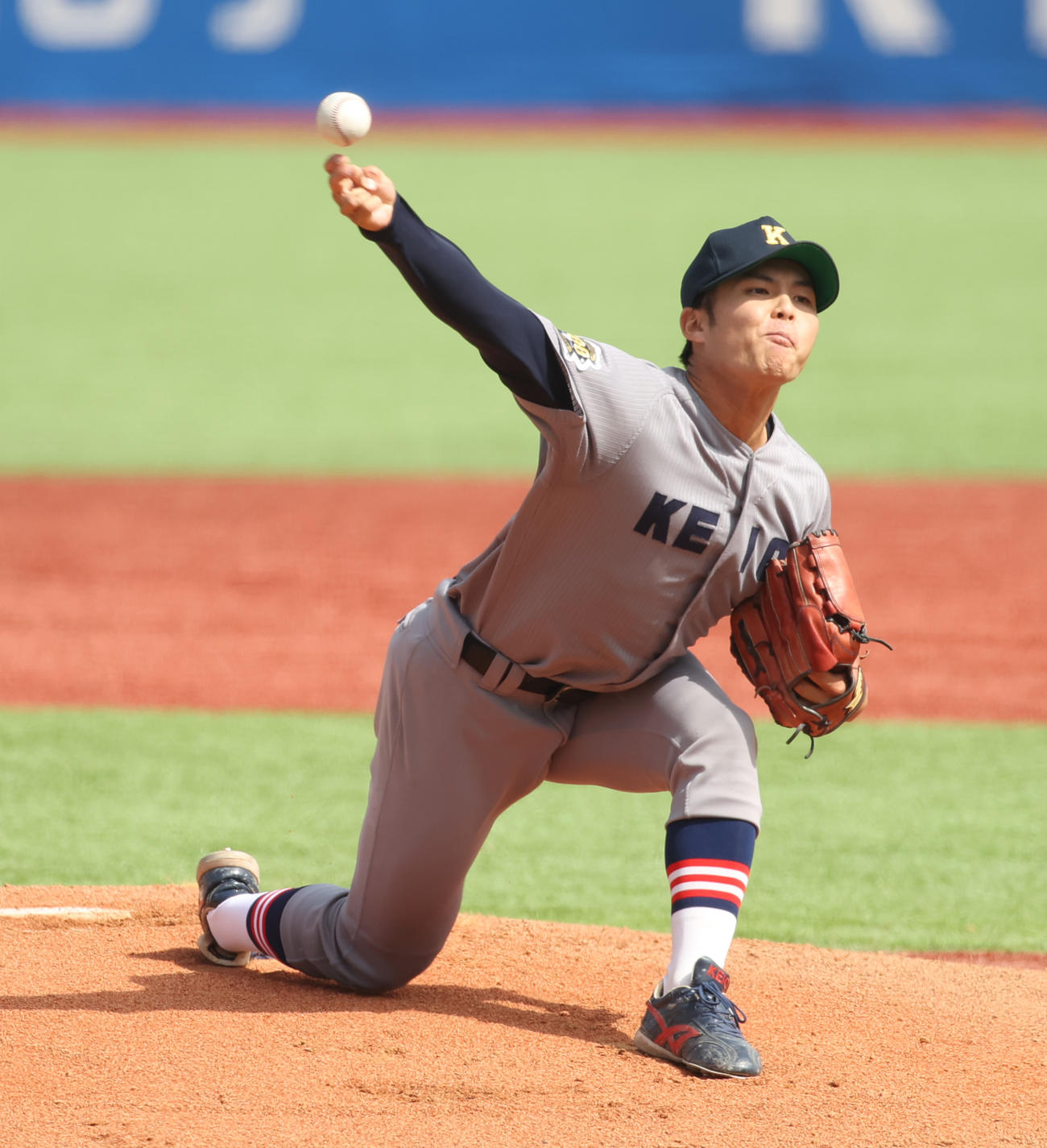 東大対慶大　先発した慶大・外丸（撮影・柴田隆二）　　
