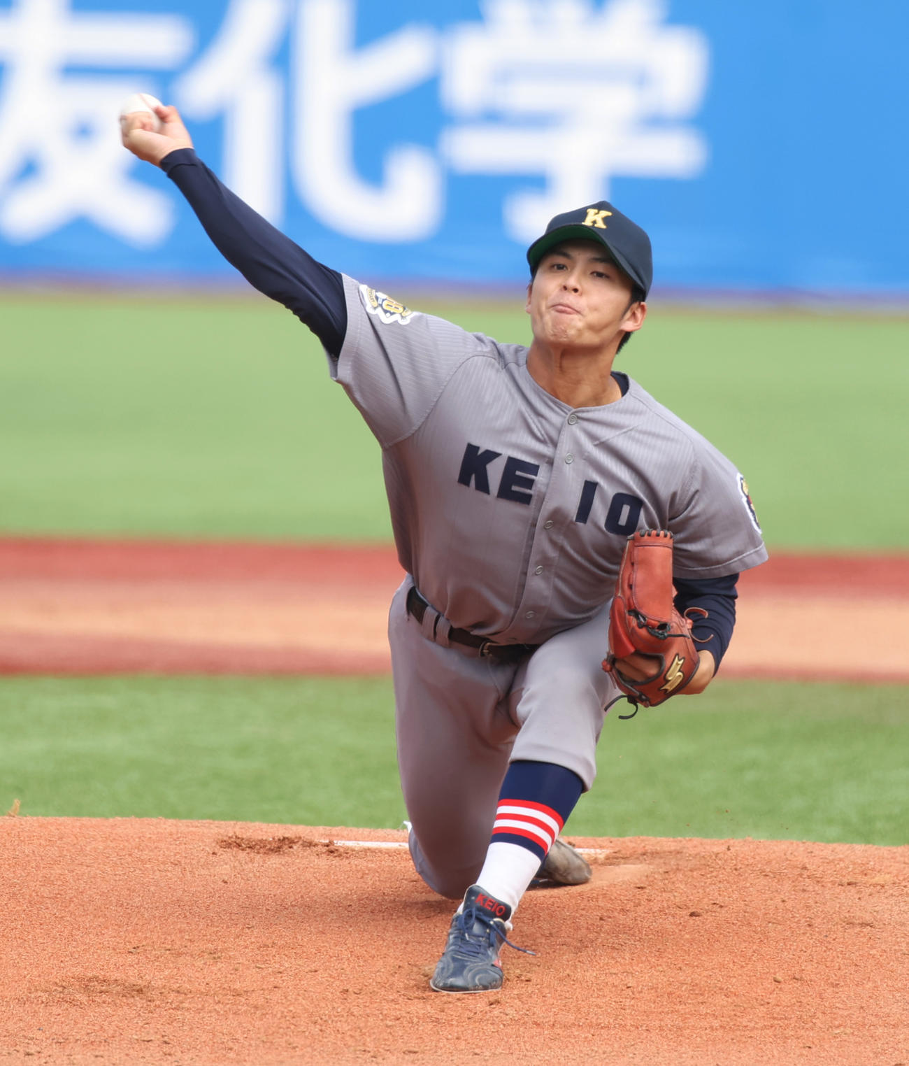東大対慶大　先発した慶大・外丸（撮影・柴田隆二）　　