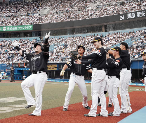 ソフトバンク】山川穂高、有原・杉山のタイトル引き寄せる豪快グランド