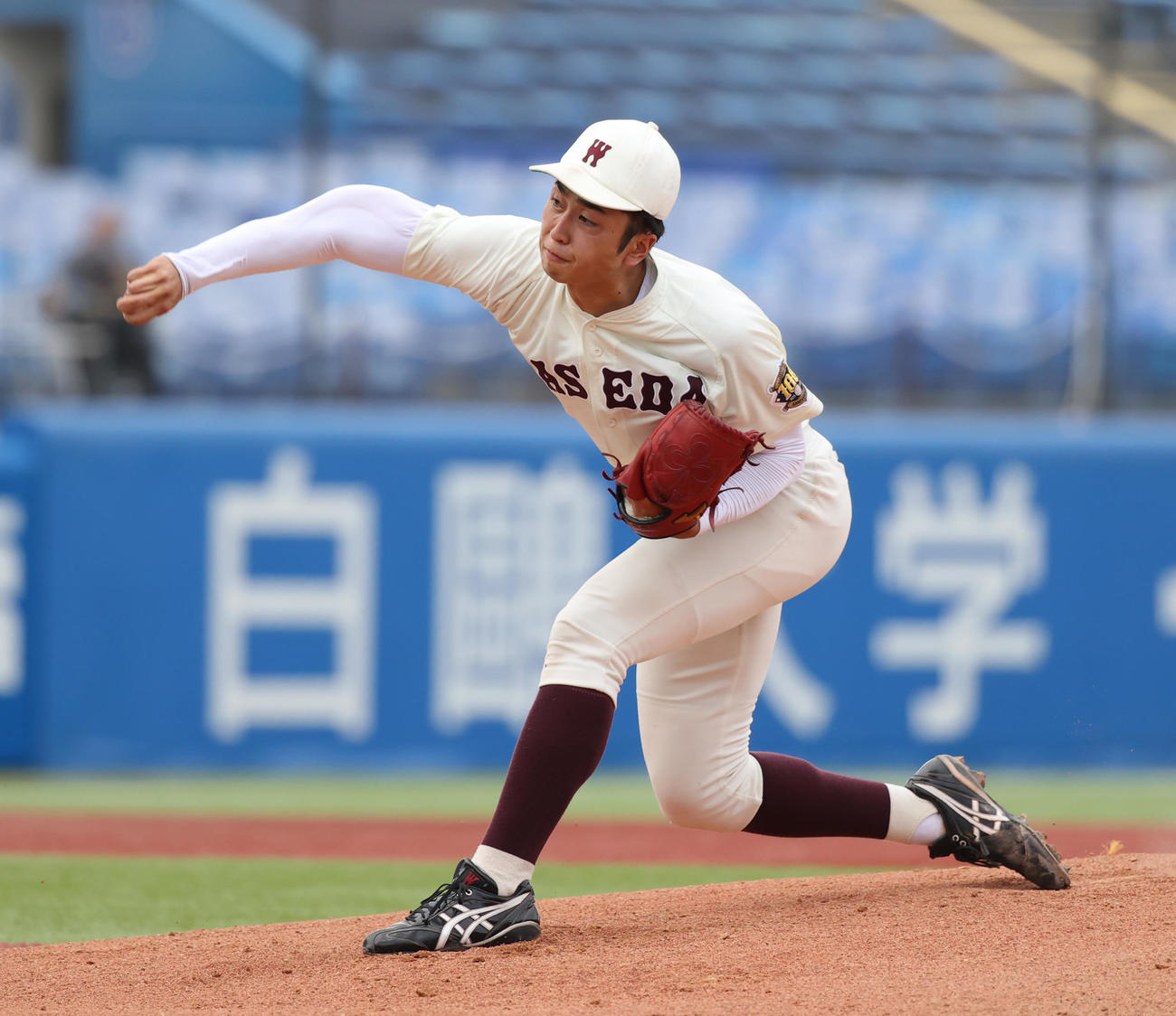 早大対法大　先発した早大・高橋煌（撮影・柴田隆二）　　