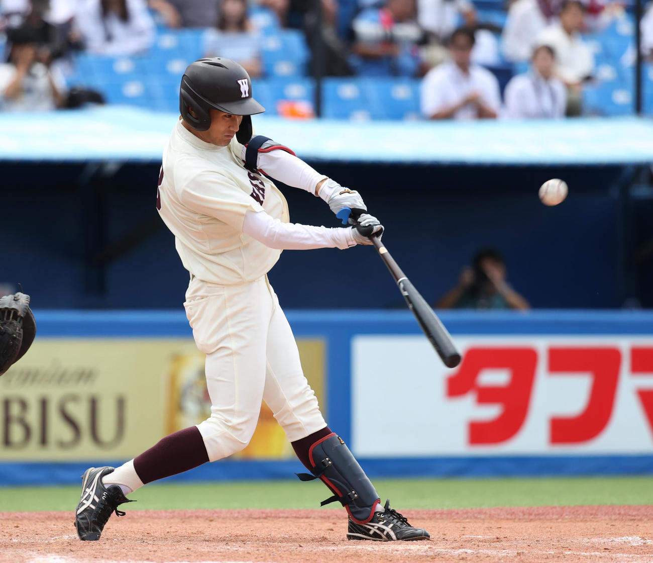 早大対法大　5回表早大2死満塁、渋谷は右越えに走者一掃の適時三塁打を放つ（撮影・柴田隆二）　　