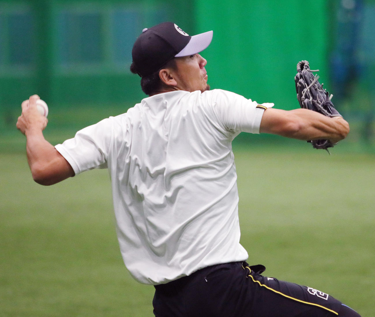 投手指名練習で汗を流す阪神伊藤将（撮影・上山淳一）