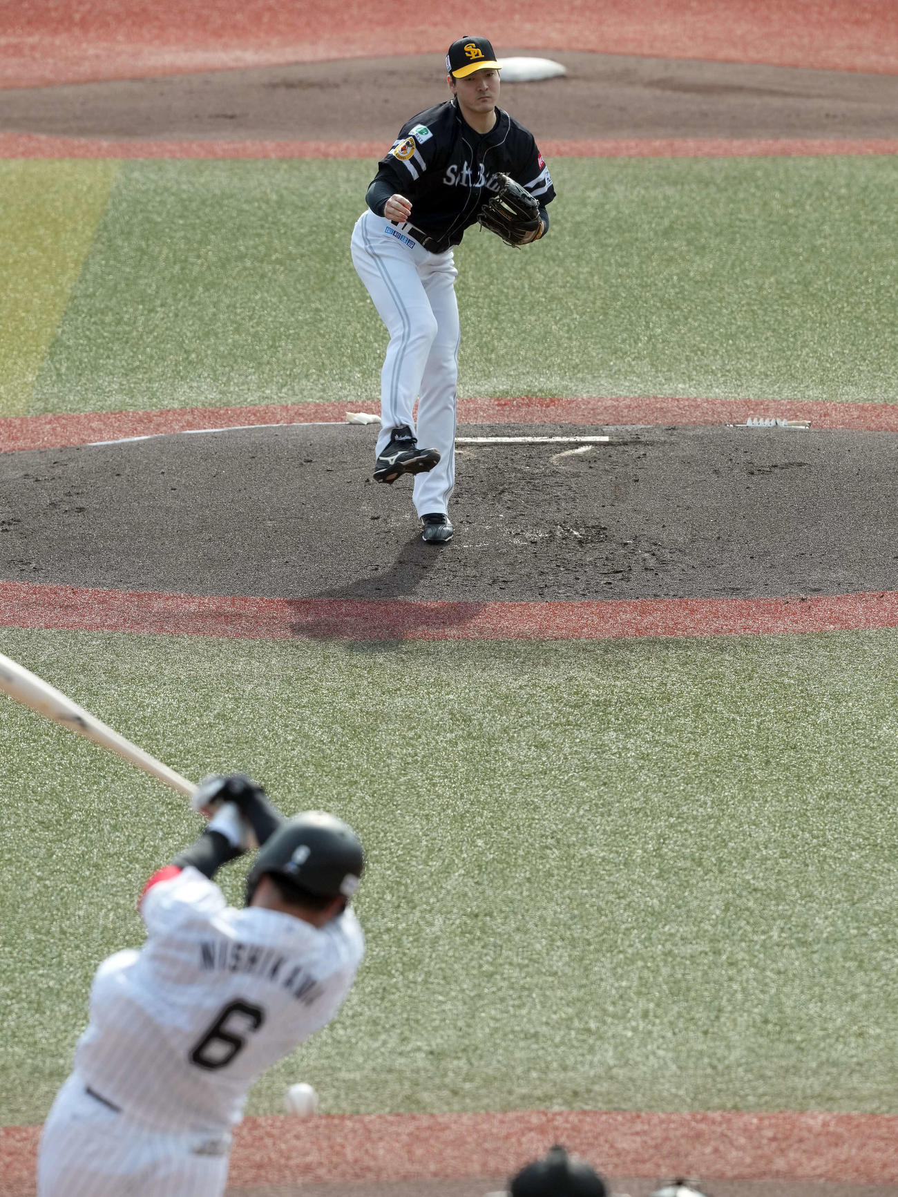 ロッテ対ソフトバンク　1回裏ロッテ無死、西川を三ごろに打ち取る有原（撮影・たえ見朱実）