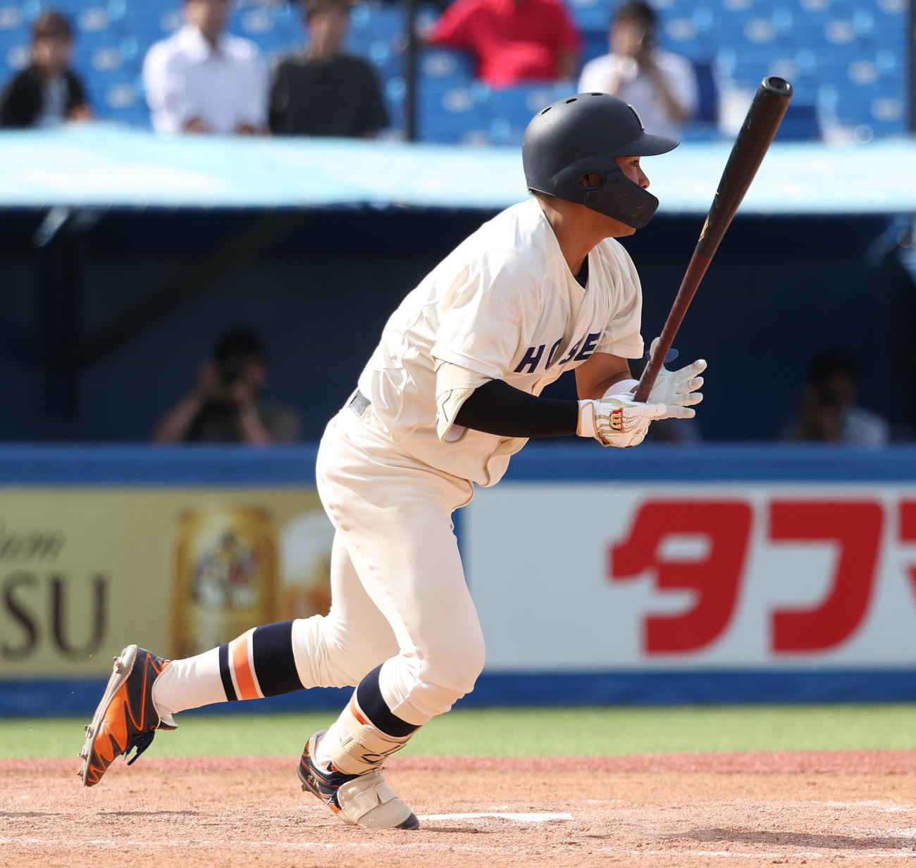 法大対早大　9回表法大2死一、三塁、今泉秀は中前に適時打を放つ（撮影・柴田隆二）　　