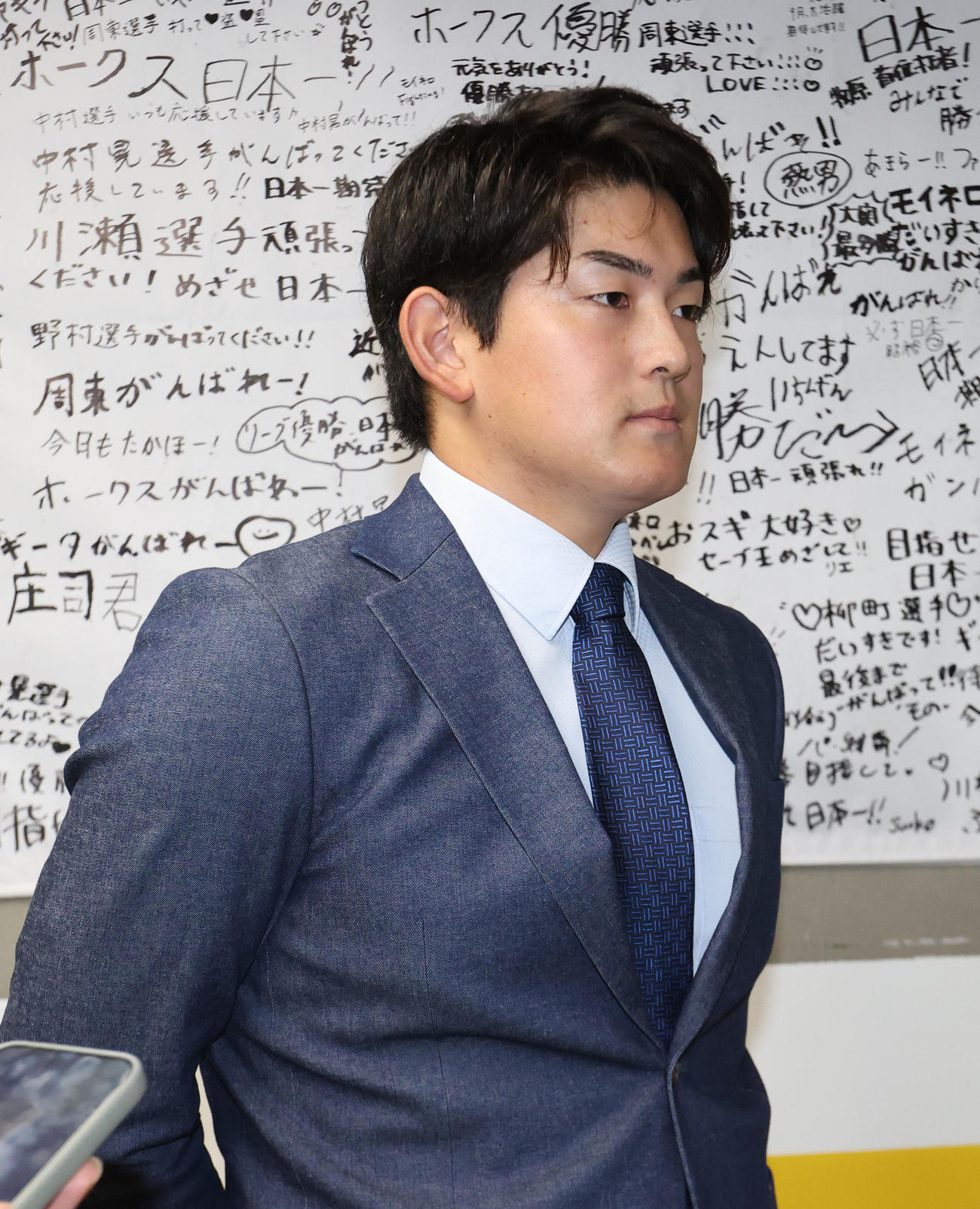 戦力外通告を受け球団に訪れたソフトバンク風間（撮影・梅根麻紀）