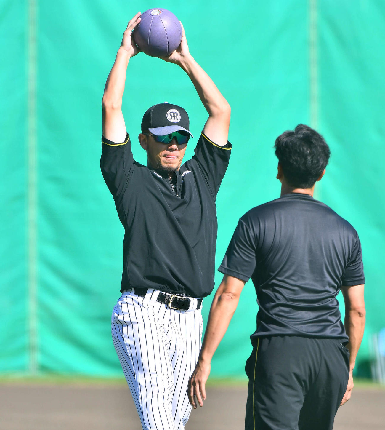 阪神対中日　試合前、トレーニングを行う阪神伊藤将（撮影・岩下翔太）
