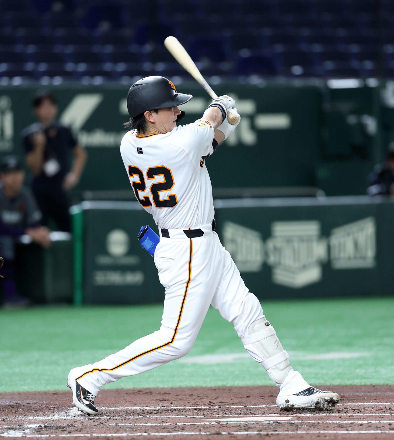 巨人対ヤマハ　3回表巨人無死、小林は左越えソロ本塁打を放つ（撮影・鈴木正人）