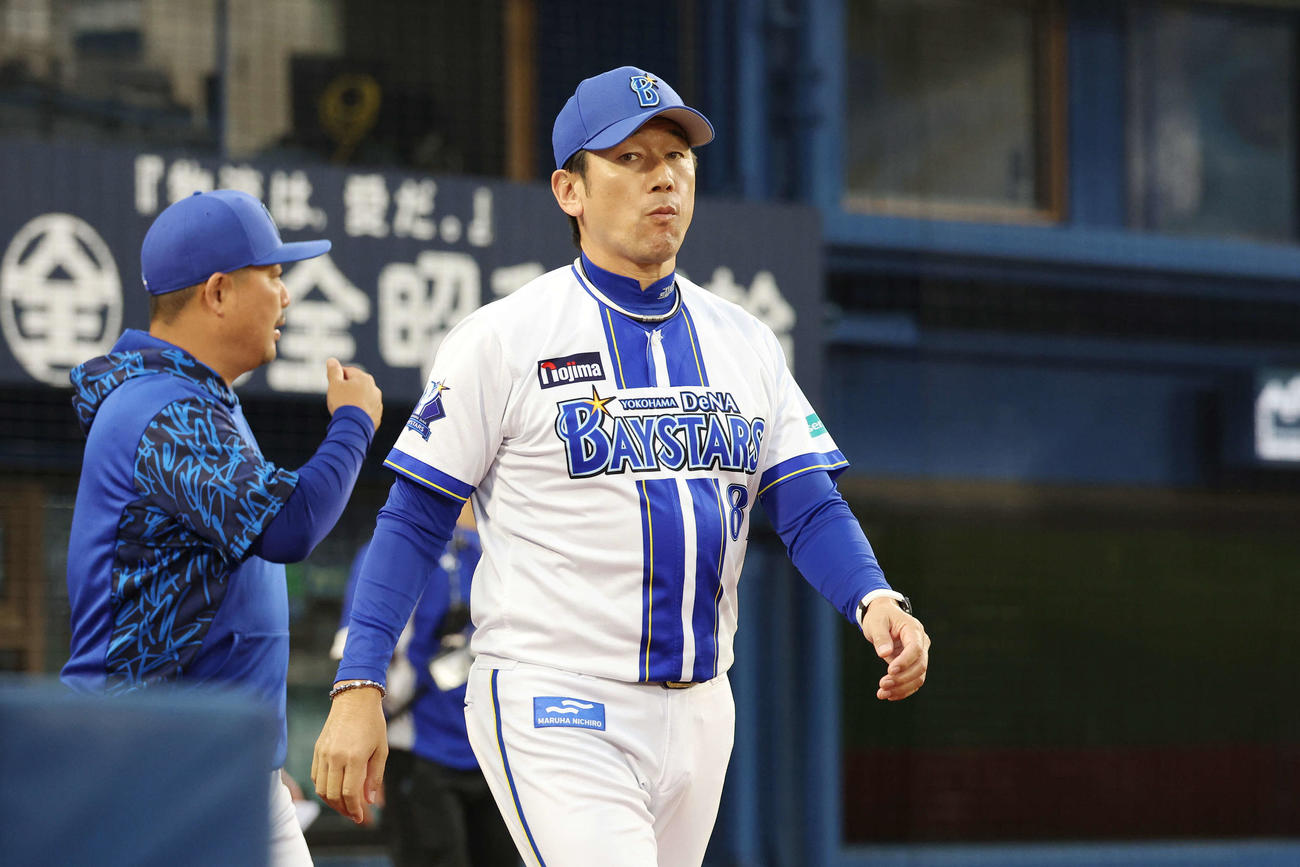 DeNA対JFE東日本　勝利したDeNA三浦監督（撮影・宮地輝）