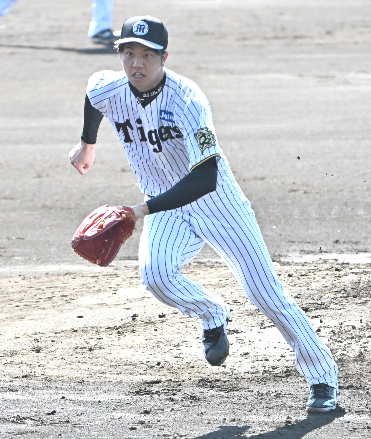 投内連携の練習をする才木（撮影・石井愛子）
