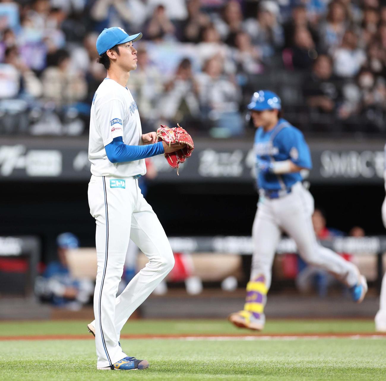 日本ハム紅白戦　3回表紅組2死一塁、田宮に2点本塁打を浴びる福島（撮影・黒川智章）