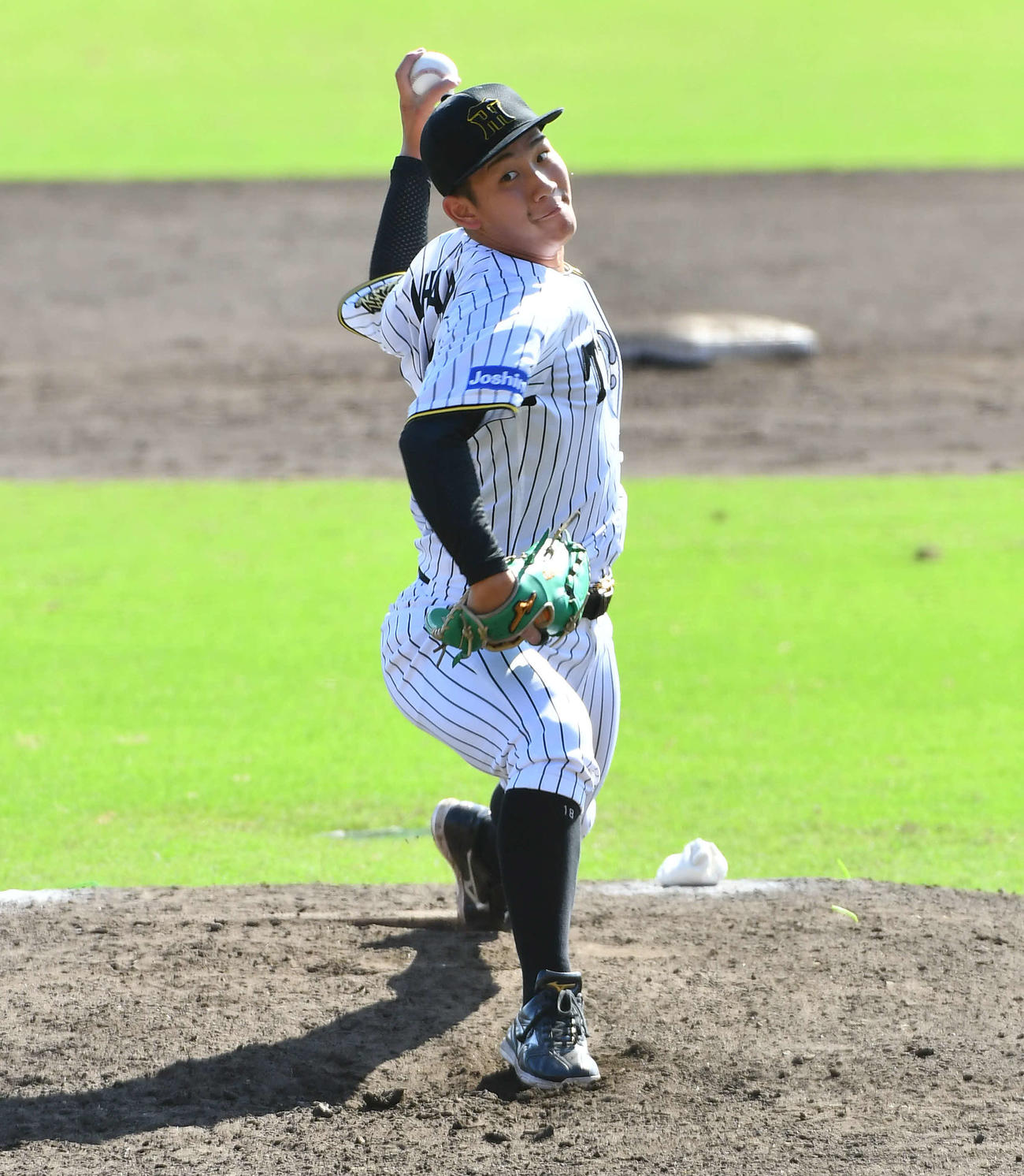 阪神対中日　5回表から登板した、阪神3番手の伊原（撮影・岩下翔太）