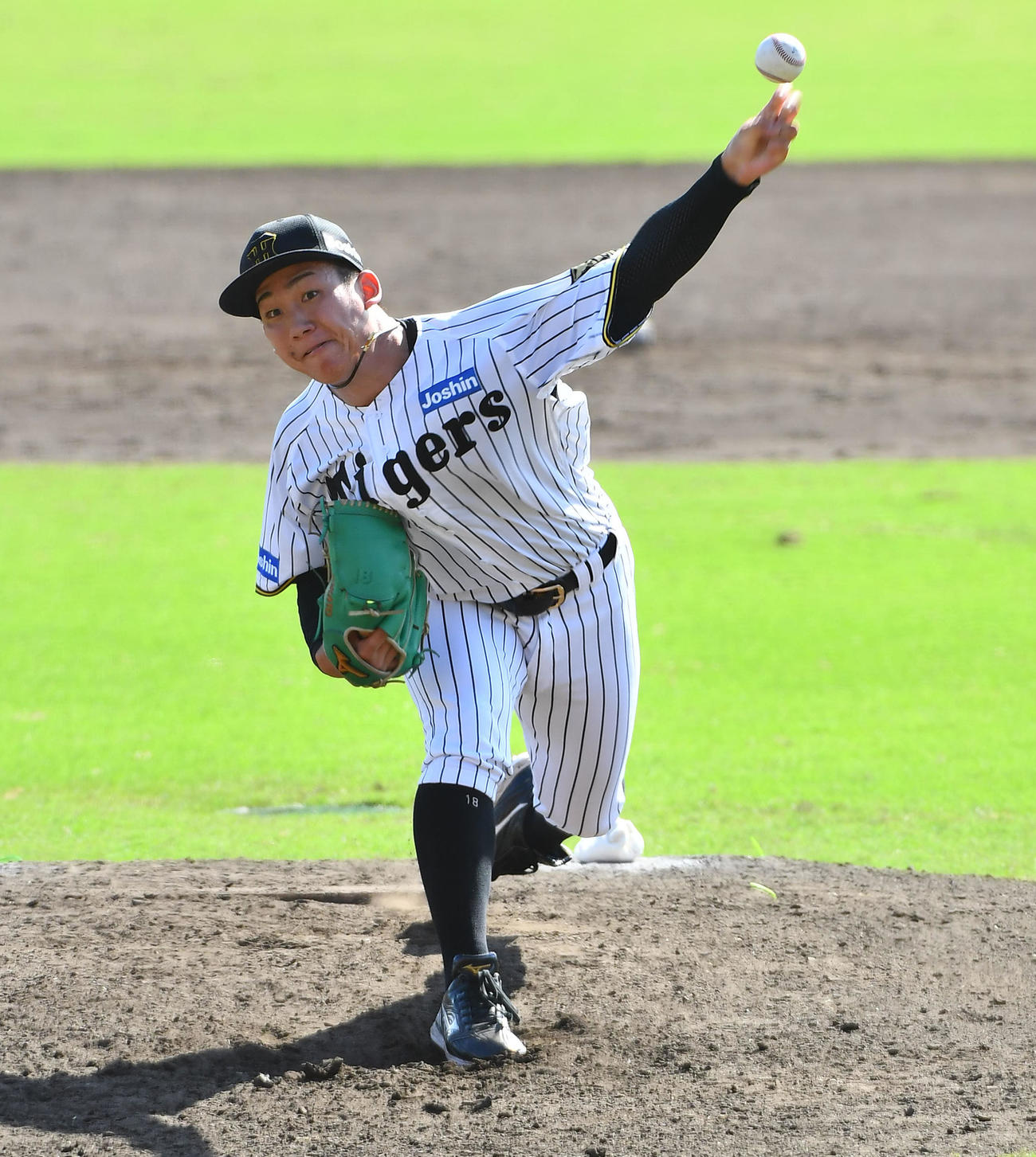 阪神対中日　5回表から登板した、阪神3番手の伊原（撮影・岩下翔太）