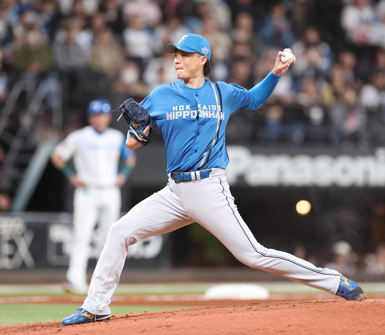 日本ハム紅白戦　5回に紅組2番手で登板の山崎（撮影・黒川智章）