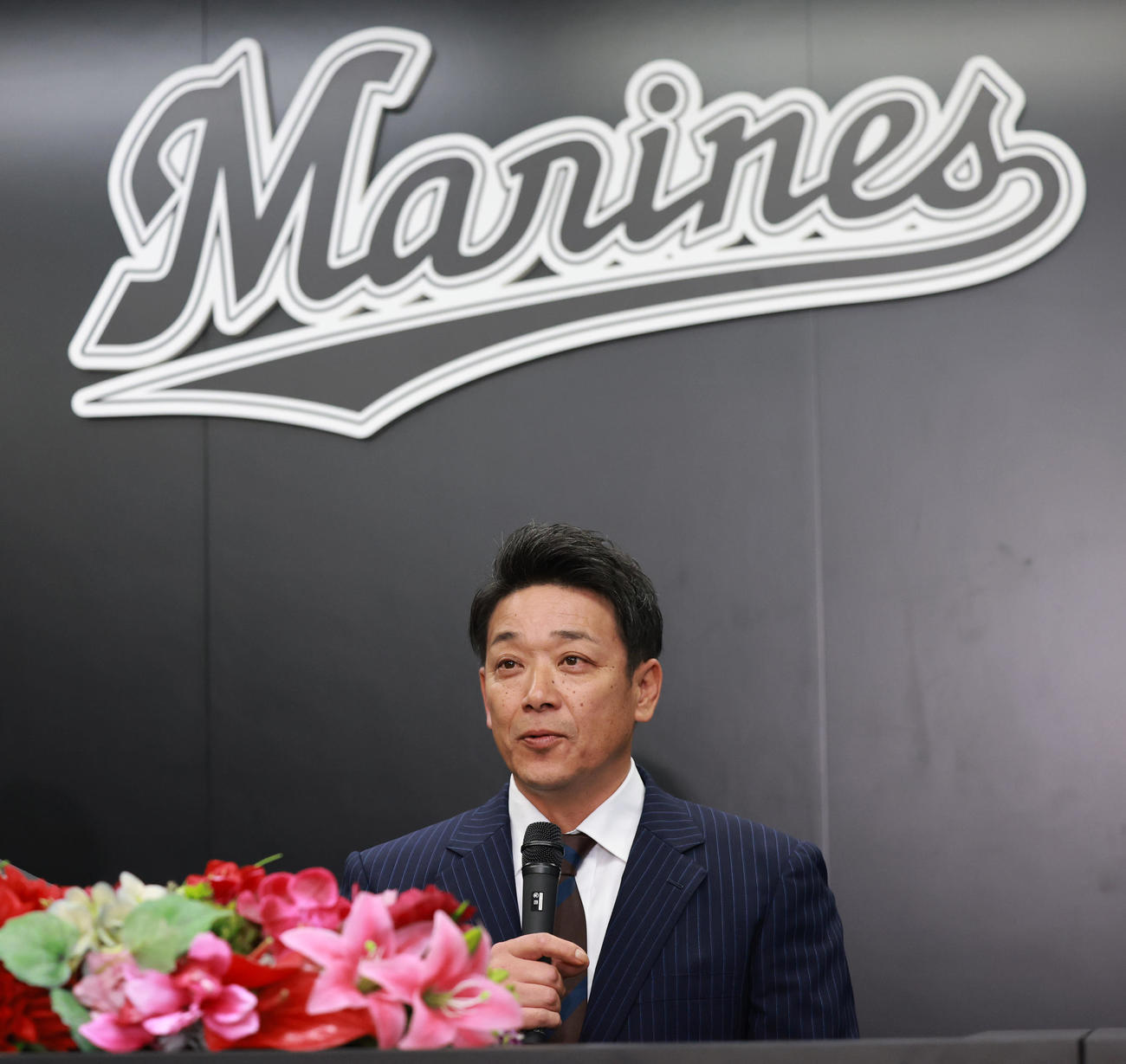 就任会見を行うロッテのサブロー監督（撮影・野上伸悟）