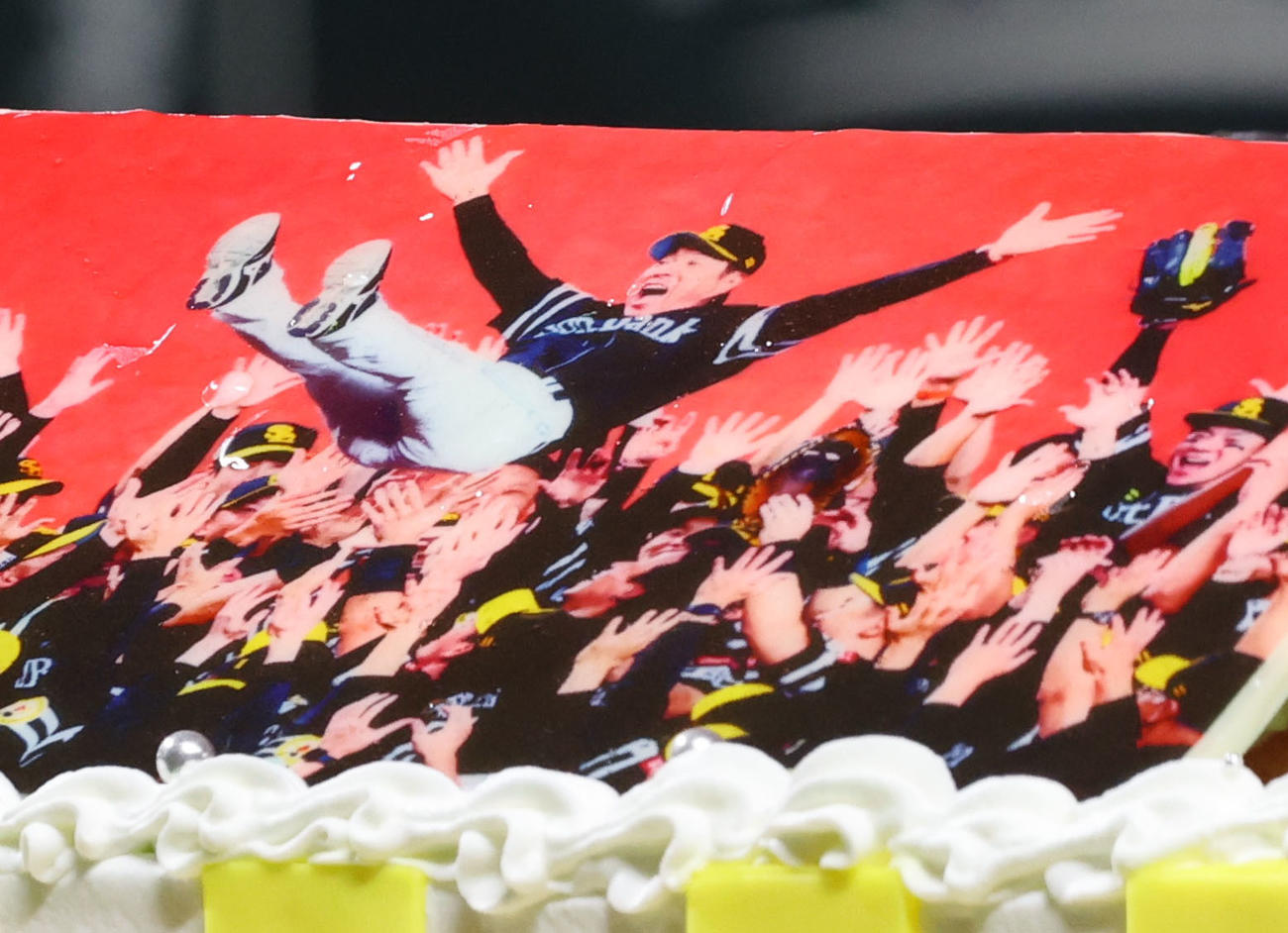 54歳の誕生日を迎えたソフトバンク小久保監督のバースデーケーキ（撮影・梅根麻紀）