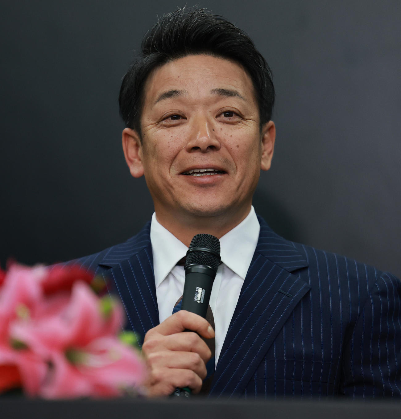 就任会見を行うロッテのサブロー監督（撮影・野上伸悟）