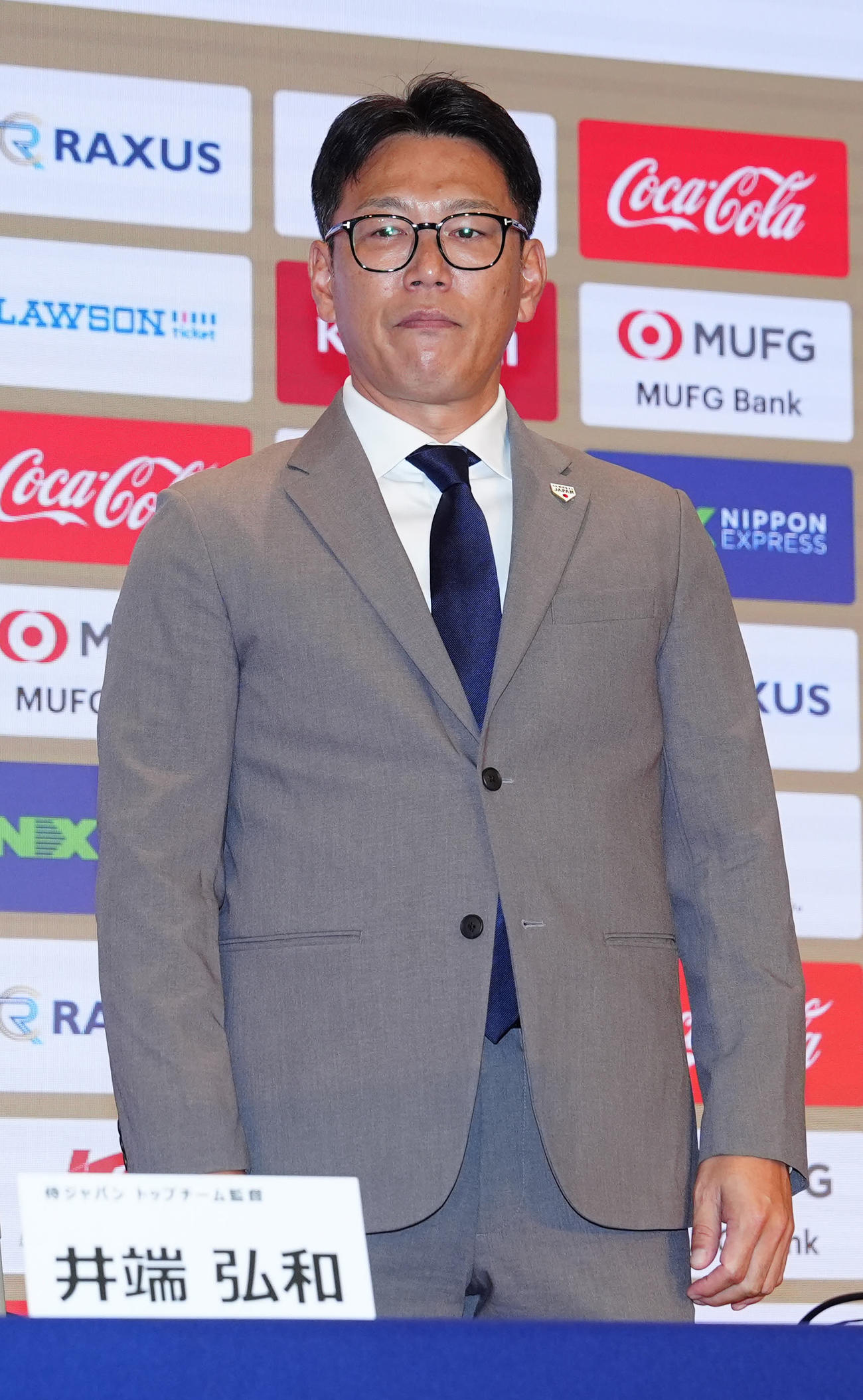 日韓戦のメンバー発表会見に臨む侍ジャパン井端監督（撮影・江口和貴）