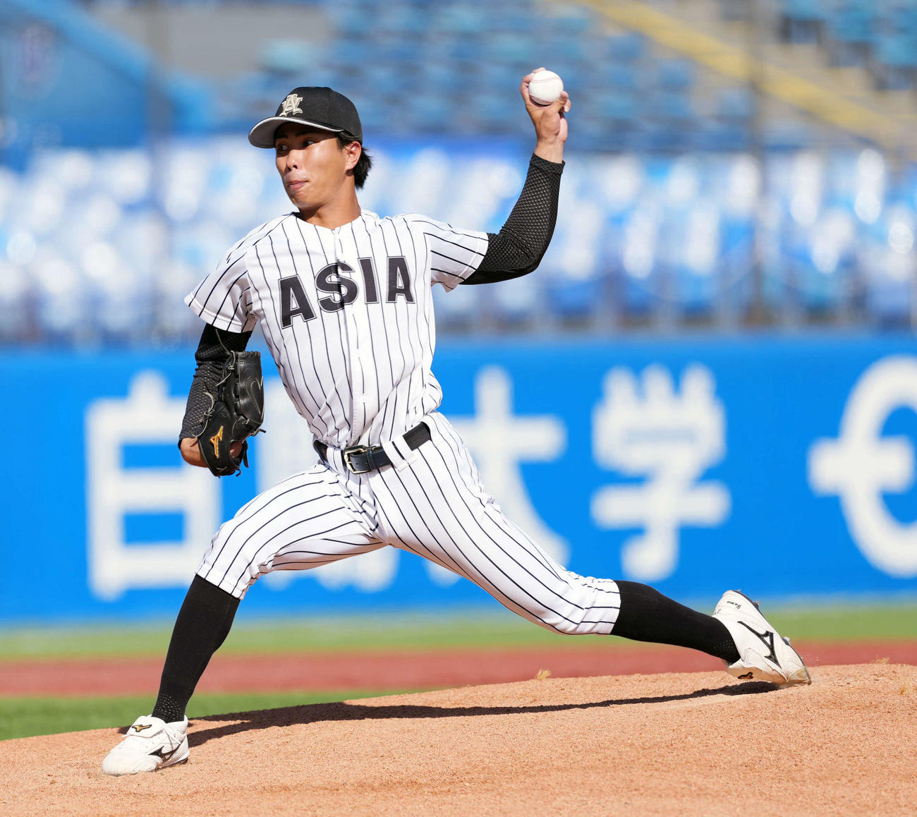 東洋大対亜大　先発の亜大・山城（撮影・小島史椰）