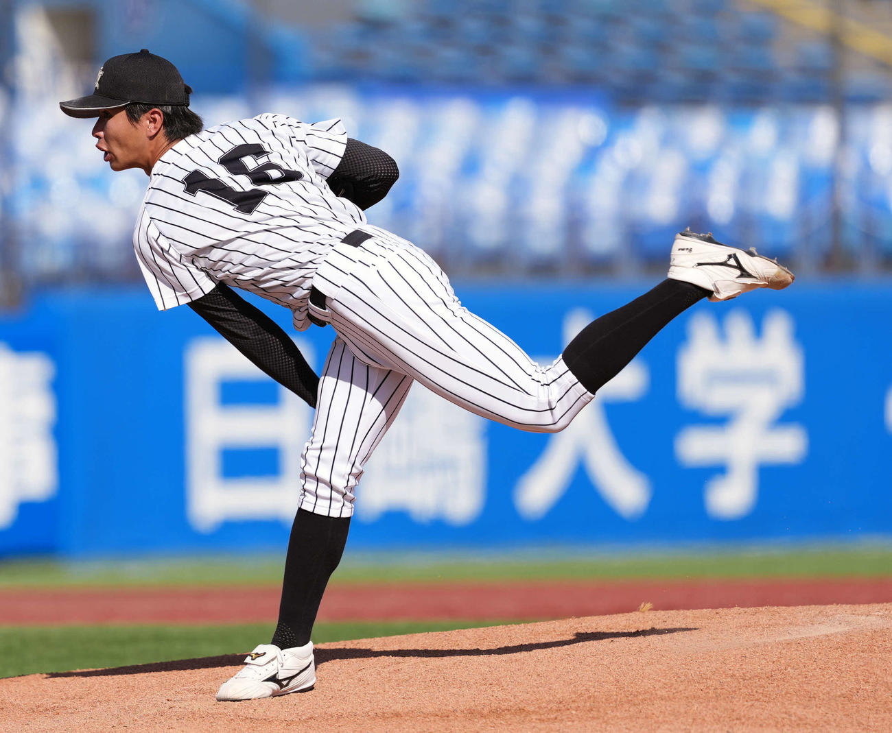 東洋大対亜大　先発の亜大・山城（撮影・小島史椰）