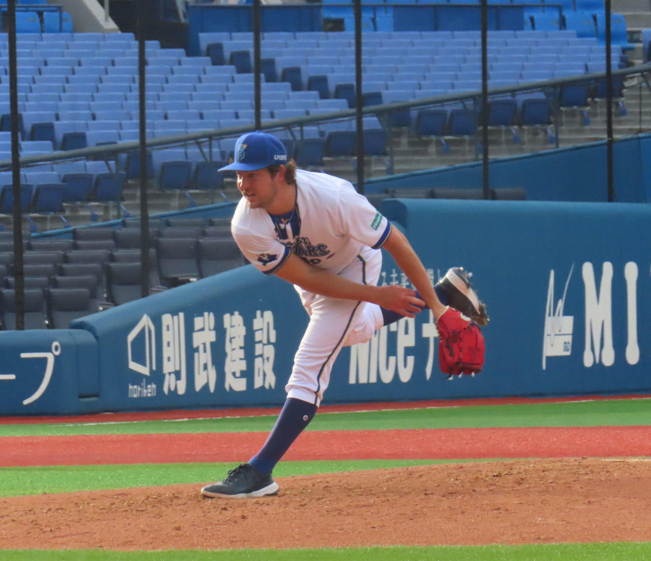 2番手で登板し力投するDeNAバウアー（撮影・北村健龍）