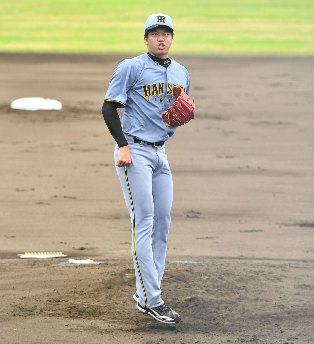 西武対阪神　2回裏西武2死、古賀輝を空振り三振に抑えた才木（撮影・岩下翔太）
