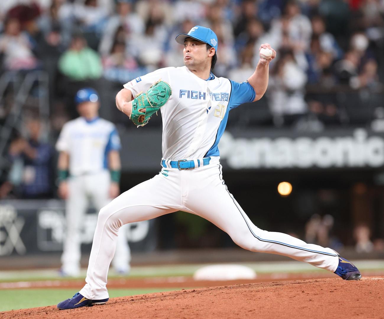 日本ハム紅白戦　5回に白組2番手で登板の上原（撮影・黒川智章）