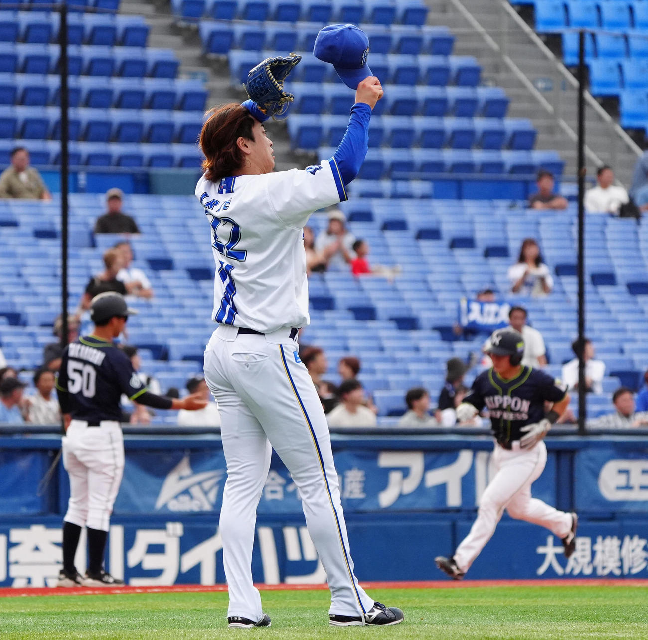 DeNA対日本通運　5回表日本通運1死二塁、横山に左越え2点本塁打を浴びた入江（撮影・清水貴仁）