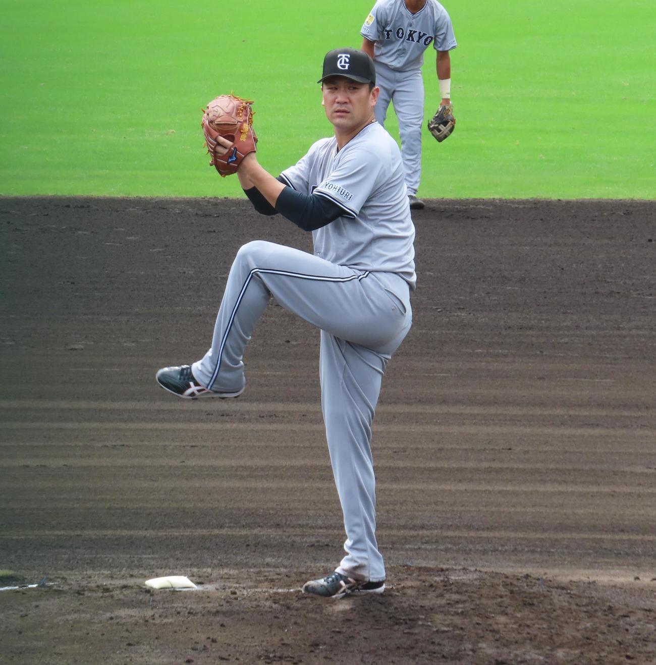 先発し力投する巨人田中将大（撮影・水谷京裕）