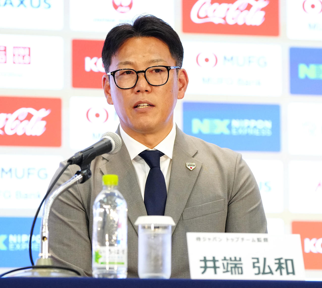 日韓戦のメンバー発表会見に臨む侍ジャパン井端監督（撮影・江口和貴）