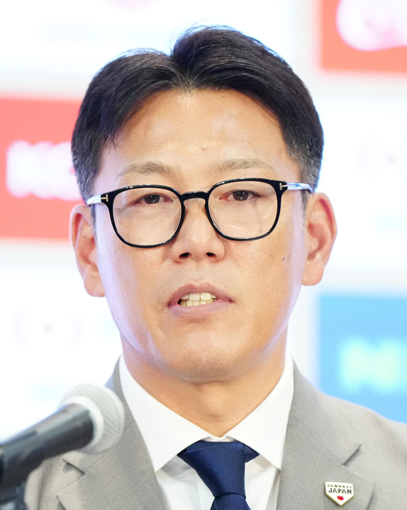 日韓戦のメンバー発表会見に臨む侍ジャパン井端監督（撮影・江口和貴）