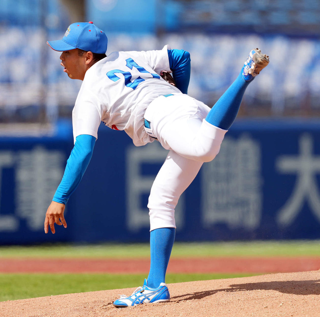駒大対青学大　先発の青学大・布施（撮影・小島史椰）