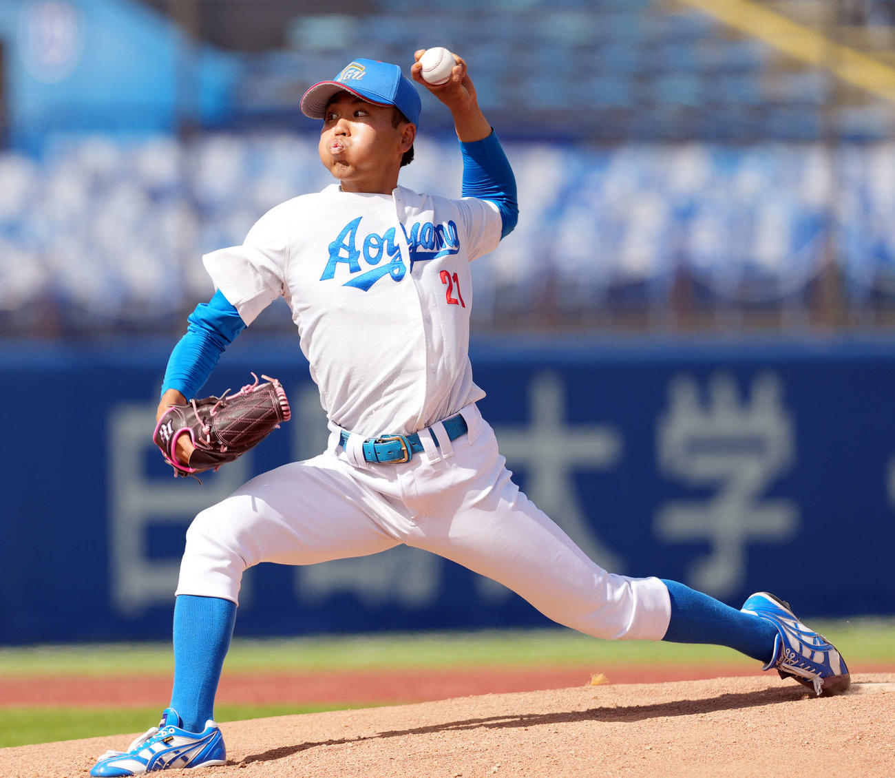 駒大対青学大　先発の青学大・布施（撮影・小島史椰）