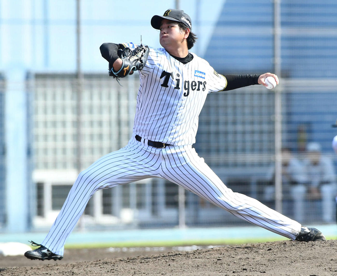 阪神対くふうハヤテ　4回表、力投する阪神高橋（撮影・岩下翔太）