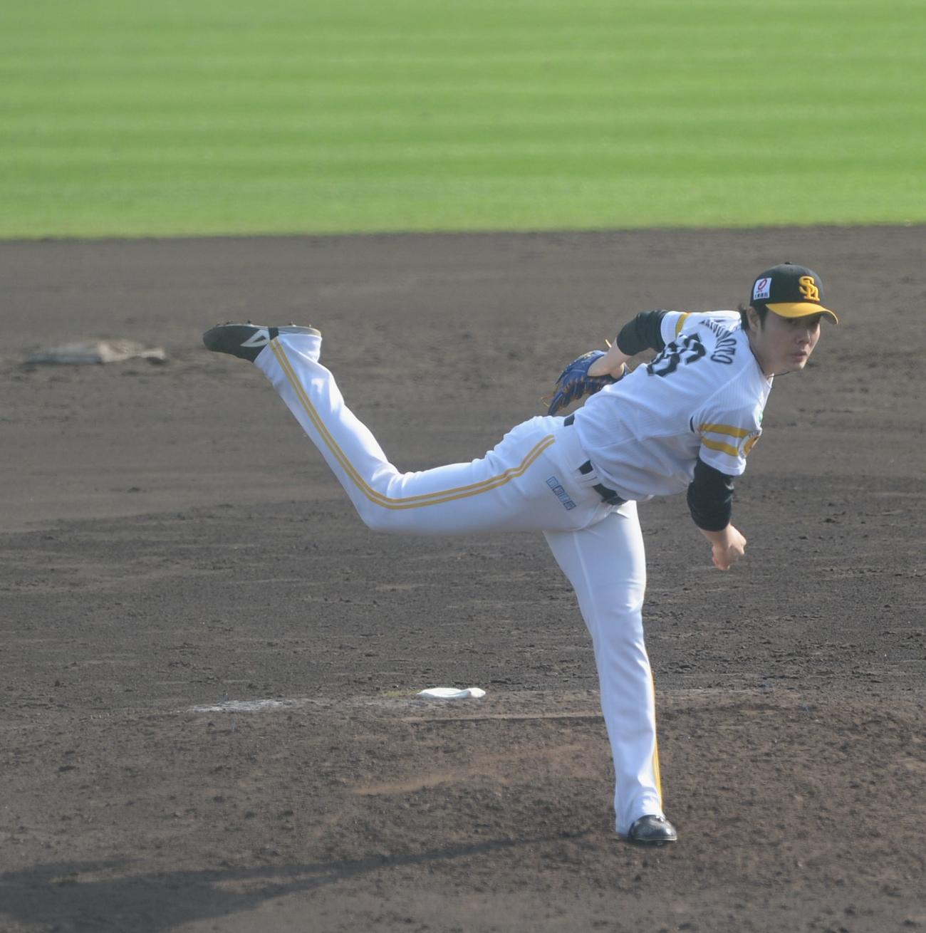 中日対ソフトバンク　1回を投げ1安打無失点に抑えた松本裕（撮影・佐藤究）